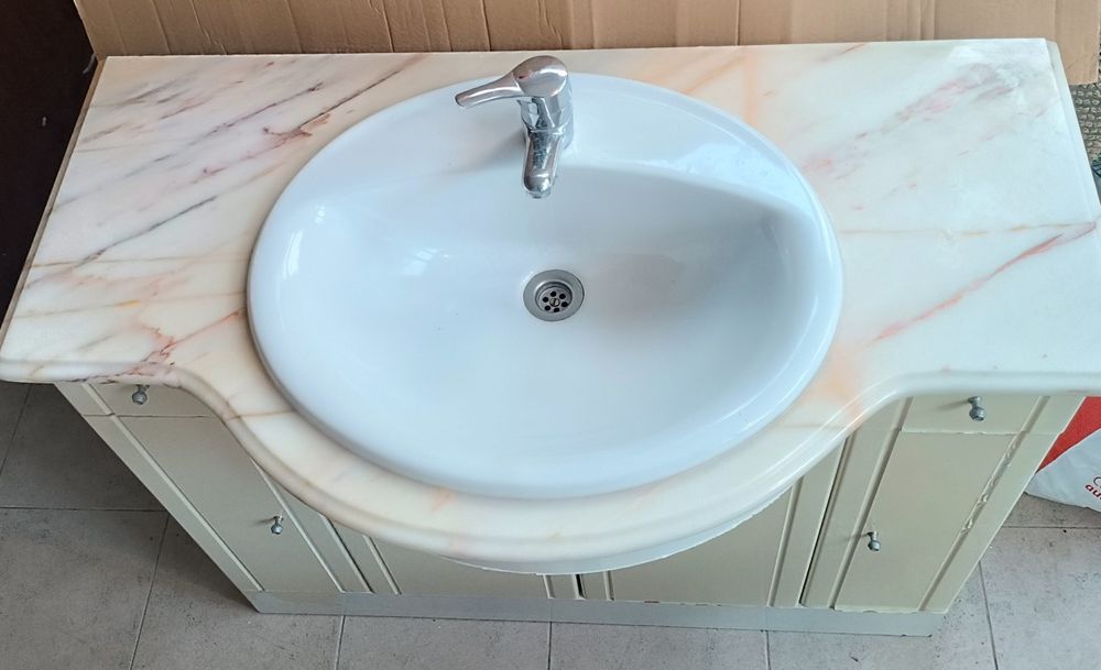 Lavatório com armário