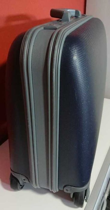 Mala de viagem (rígida) com 4 rodas (60x45x20cm)