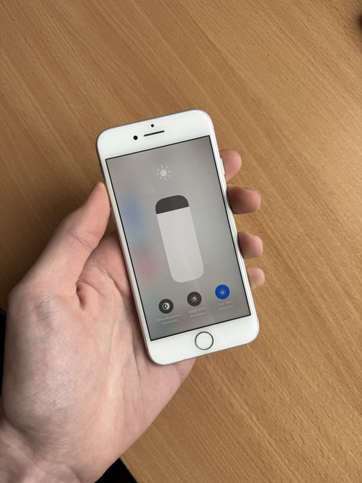 Apple Iphone 8 64 GB White в гарному стані