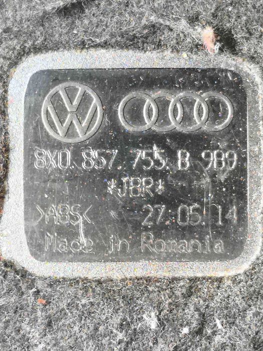 Encaixe de Cinto Frente Esquerdo AUDI A1