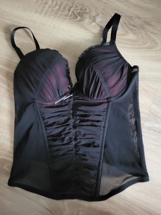 Piękny czarny gorset