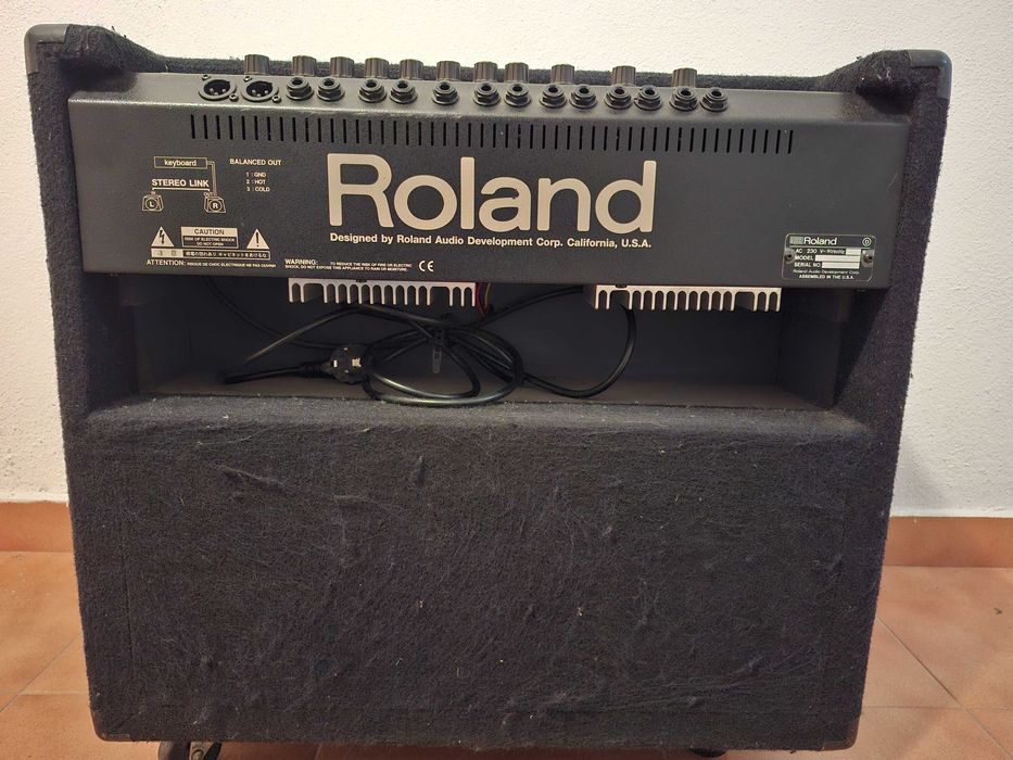 Roland KC500 - amplificador p/teclados - Made in USA