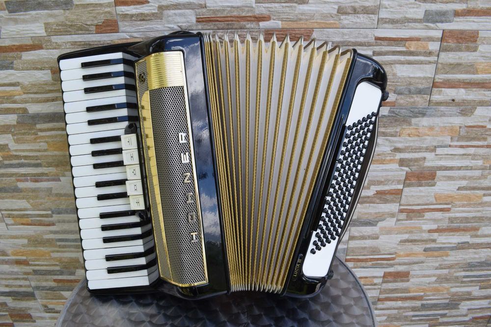 Acordeao Hohner Lucia IV P 3 Voz 96 Baixos, N 264