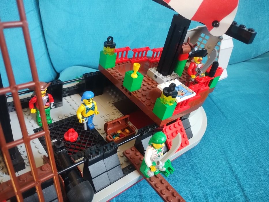 LEGO 7075 Pirates - Statek piracki Kapitana Czerwonobrodego, piraci