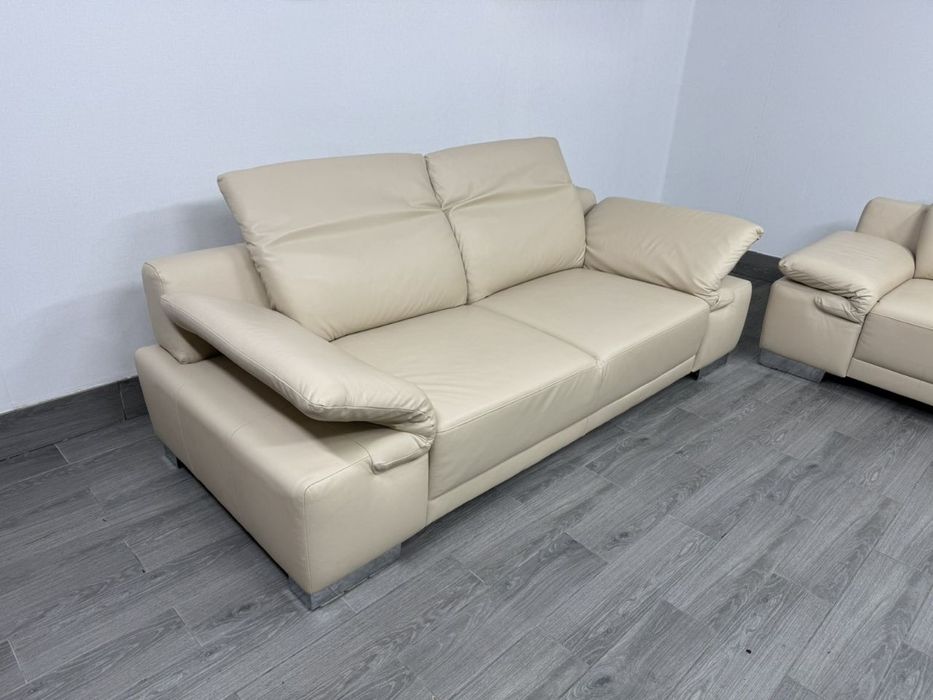 Шкіряні тримісні розкішні світлі дивани. Німеччина. Бренд  CANDY