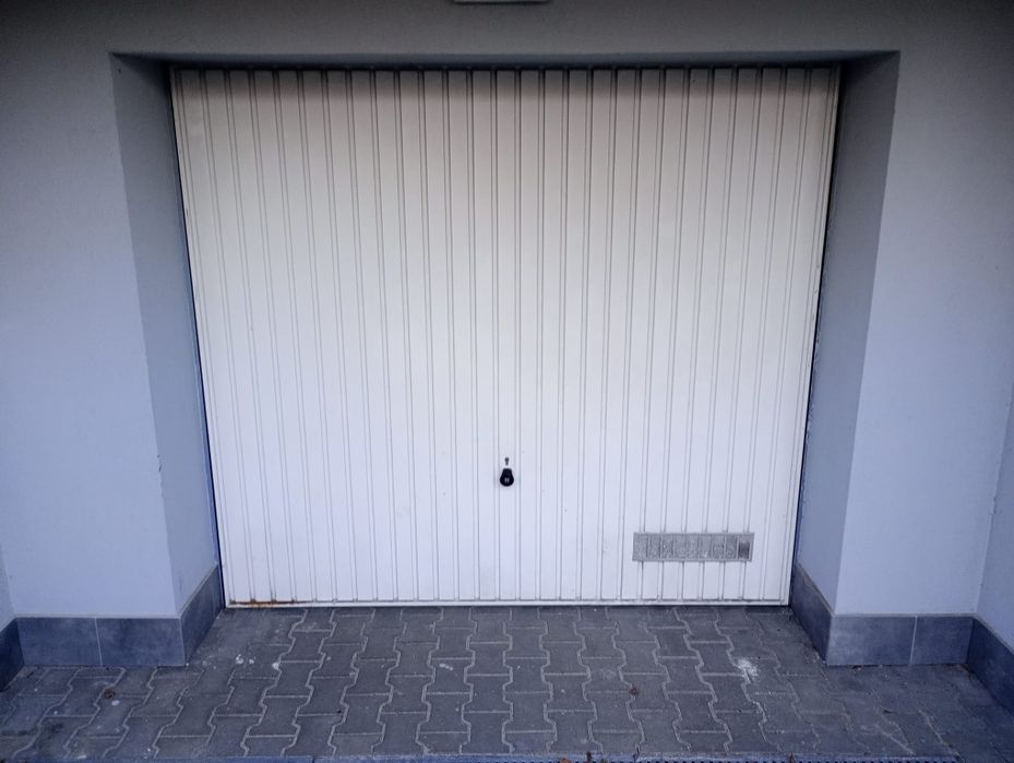 Garaż ul. Obywatelska 20.80m²+miejsce postojowe przed garażem
