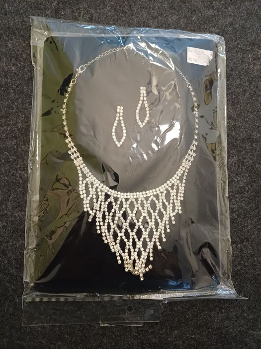 Bijuteria colares e brincos