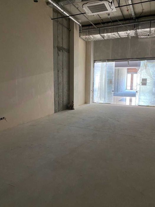 Продам приміщення у торгівельному центрі