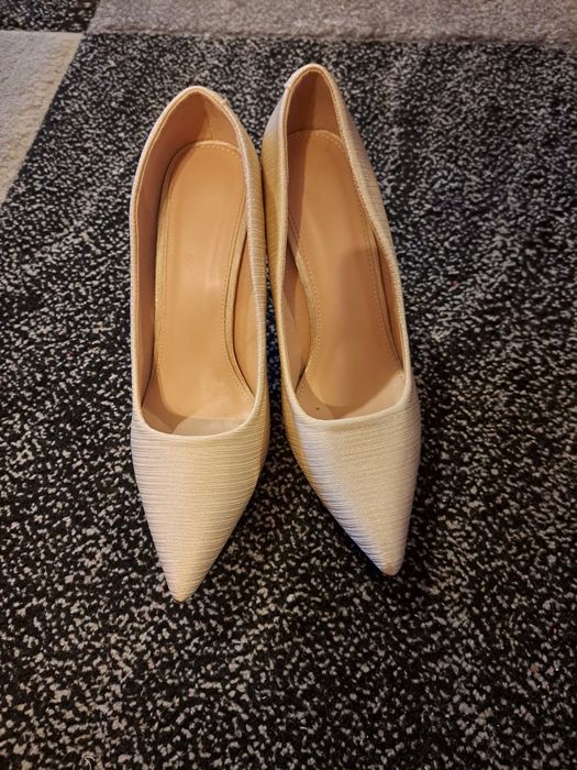 Szpilki złote 38 jak nowe