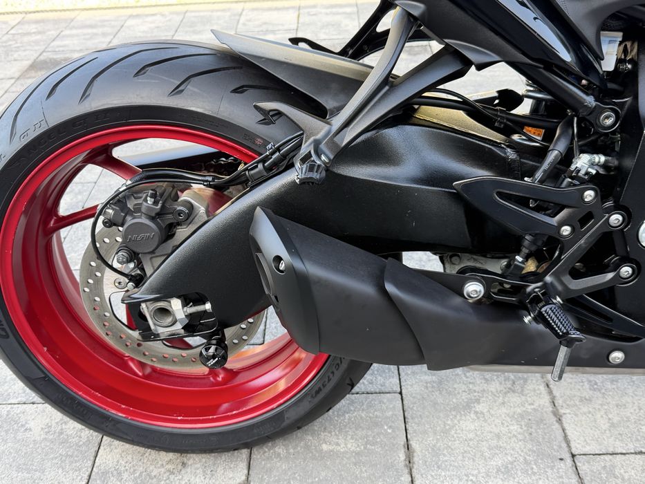 Suzuki gsx s 1000