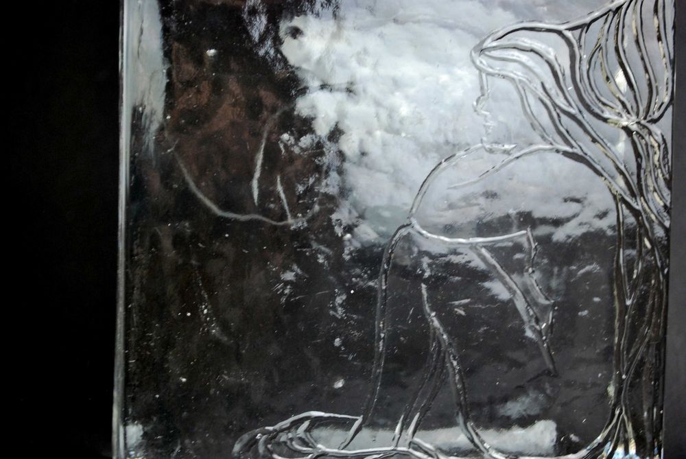 płaskorzeźba szklana ice block syrena kobieta akt szkło artystyczne