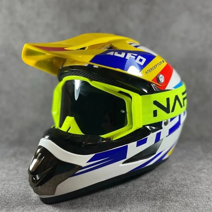 Кросовий шолом з окулярами