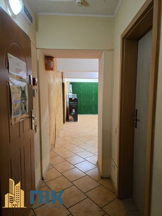 Без%! 110 м2,  підвальне приміщення (цоколь), є два фасадні входи.