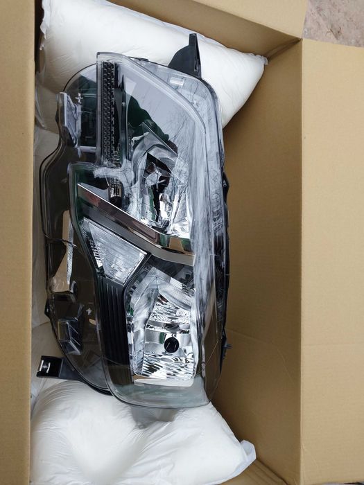 PEUGEOT RIFTER lampa przednia nowa