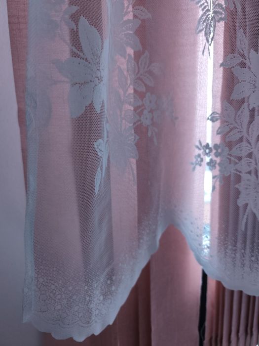Biała firanka wzór  kwiatowy dołem falowana dł. 118 cm, szer. 360
