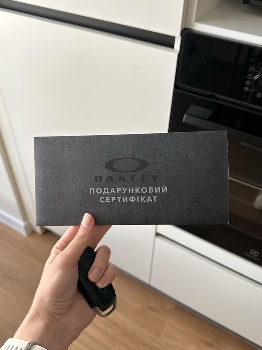 Подарунковий сертифікат Oakley (Оклі)