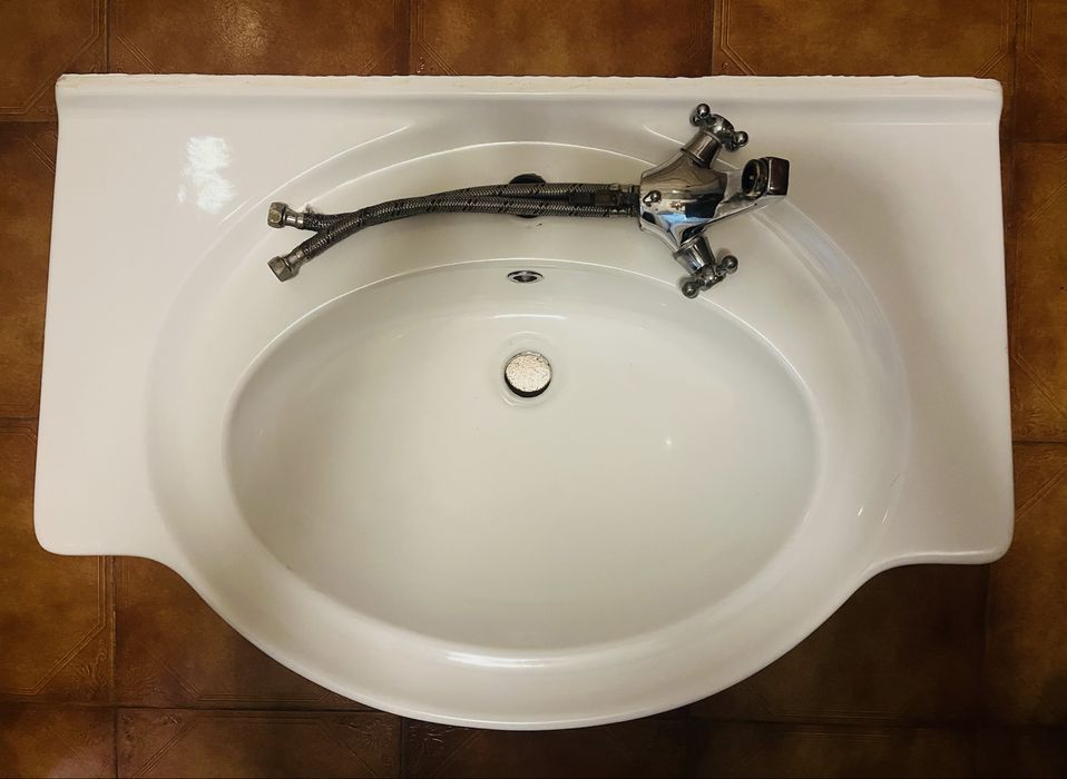 Lavatorio com torneira