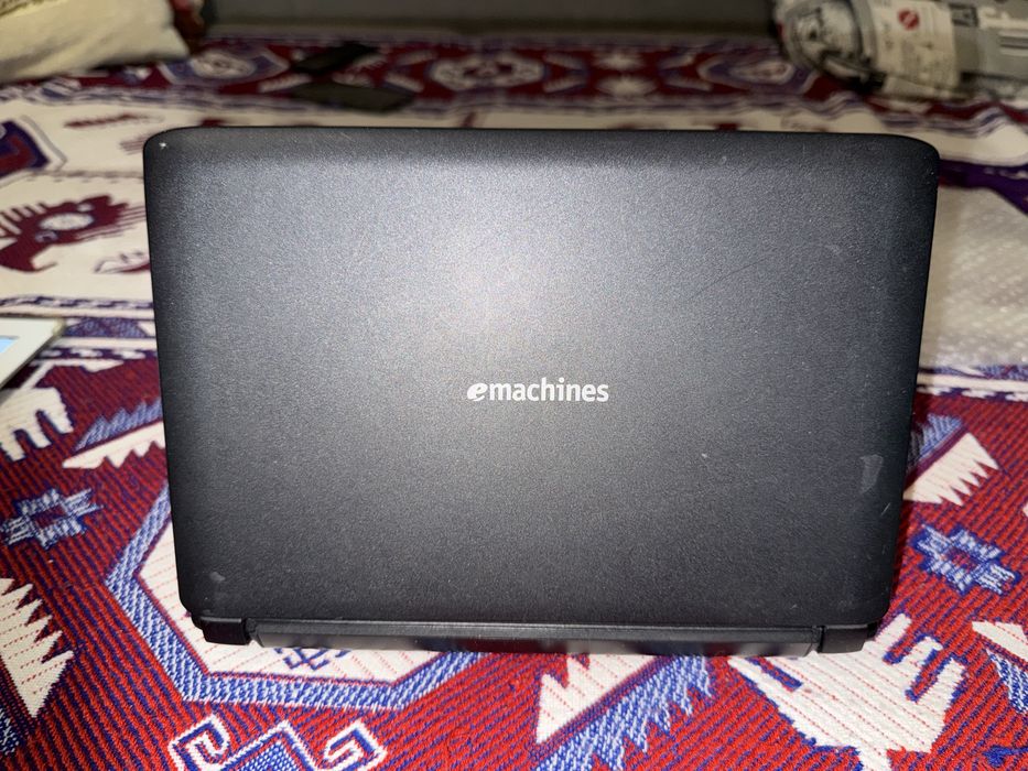 Нетбук eMachines em350
