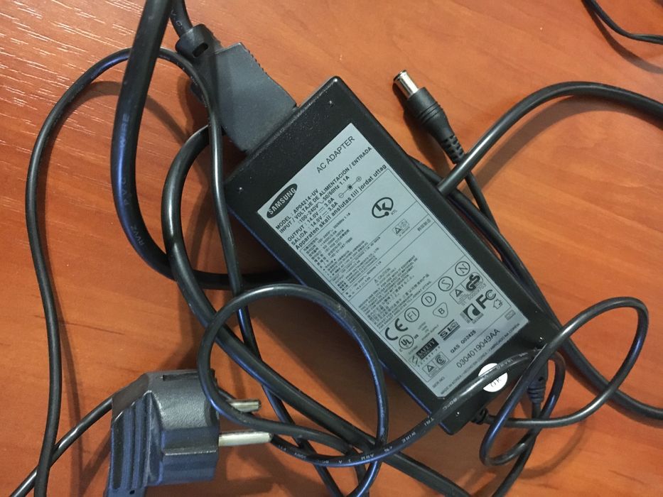 Монітор та колонки