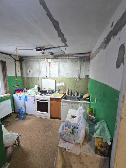 Продам часть дома Роганский ЖМ с кадастровым и приватизацией.