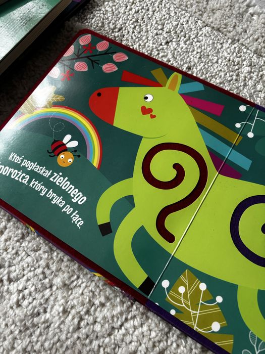 Książka pogłaszcz mnie dotykowa sensoryczna Magiczne jednorożce