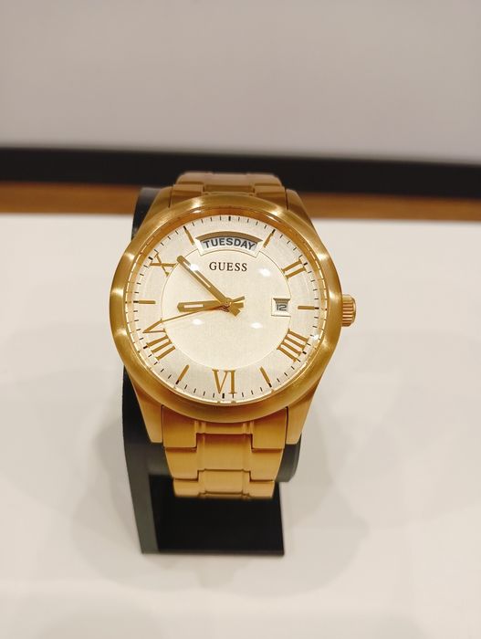 GUESS Gold Elegance – Klasa, Styl i Blask w Jednym!