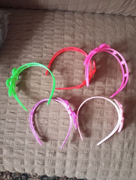 Обручі для волосся.