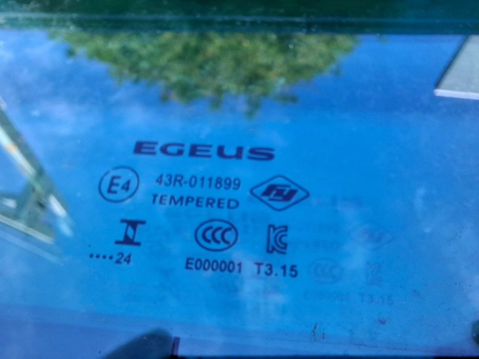 Szyba tylna ściany grodziowej kabiny OPEL RENAULT IVECO DAILY