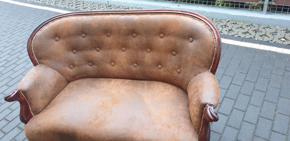 Sofa     antyczna