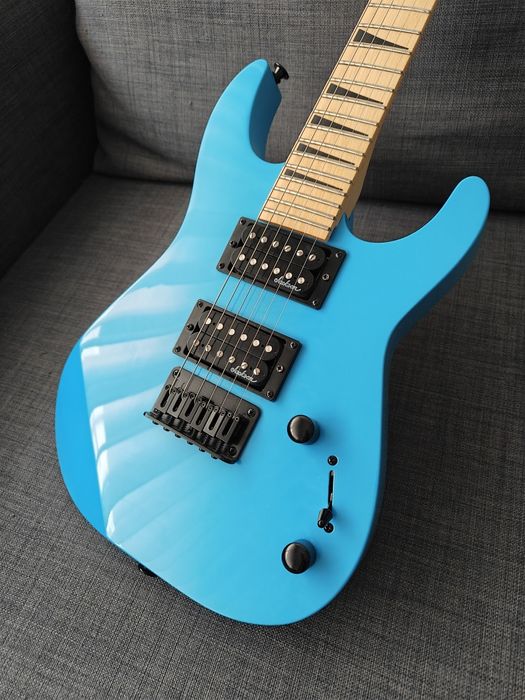 Jackson JS1X Dinky Minion (guitarra de viagem)