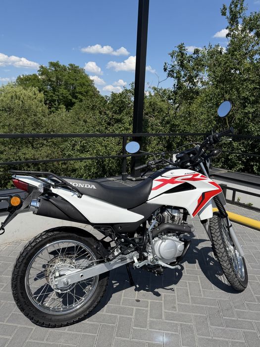 Honda XR 150L.