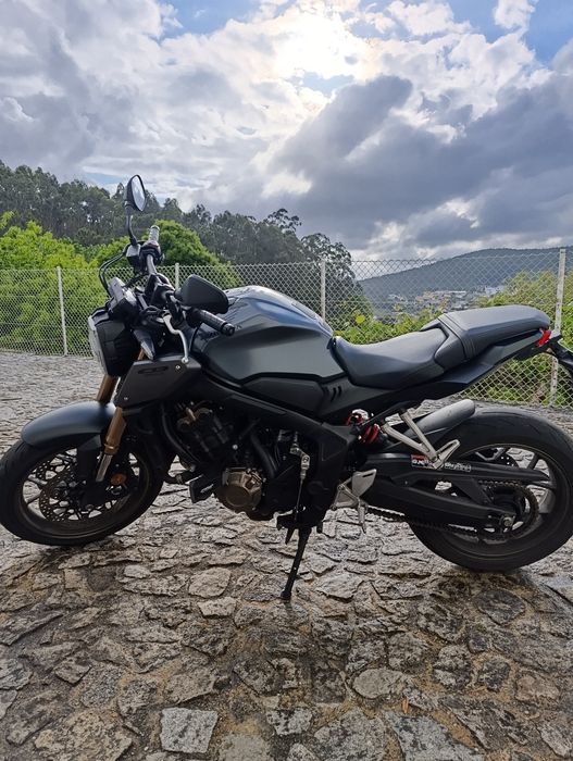 Mota CB650R 2023