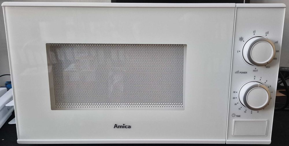 Kuchenka mikrofalowa z grilem AMICA uchwyty do powieszenia GRATIS