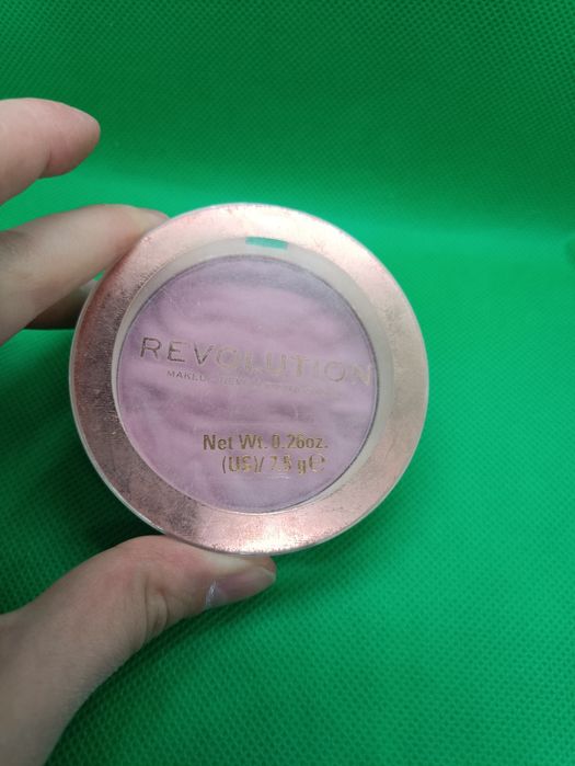 Makeup revolution róż chłodny violet love