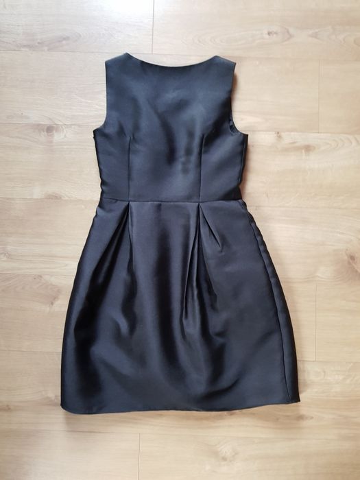 Elegancka czarna sukienka firmy Debut
