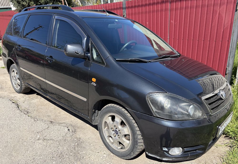 Продаж авто Toyota Avensis Verso