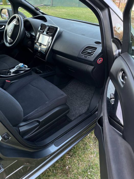 Nissan Leaf 2014  11 поділок  Тепловий насос  90 тис. км