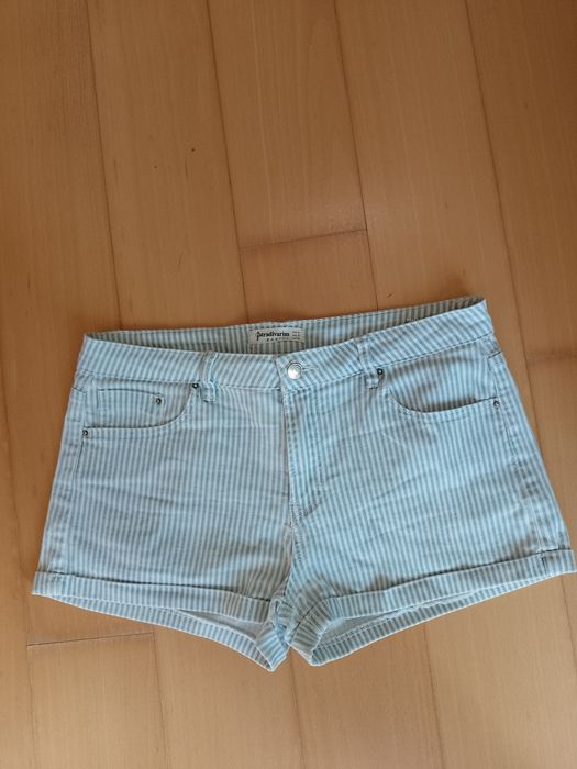 Calções curtos da Stradivarius