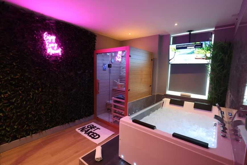 DeLuxe Nowoczesny Apartament z JACUZZI i SAUNĄ w samym sercu miasta!