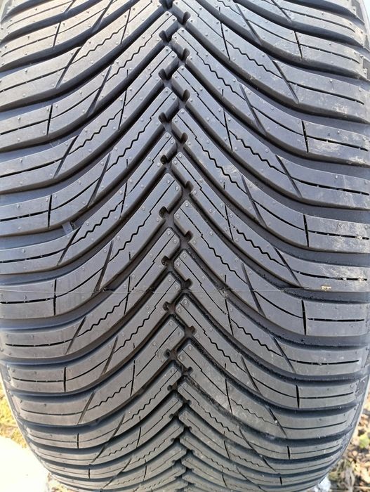 Maxis Premitra all Season ap3 255.35.19.96w 8mm z 24rok