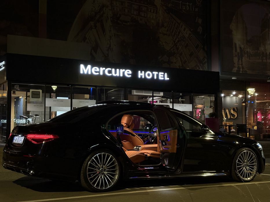 Chauffeur Service**Transfery lotniskowe*Transport VIP*Przewóz osób*Autokary i busy Premium*Mercedes E-Class/S-Class/V-Class/Sprinter