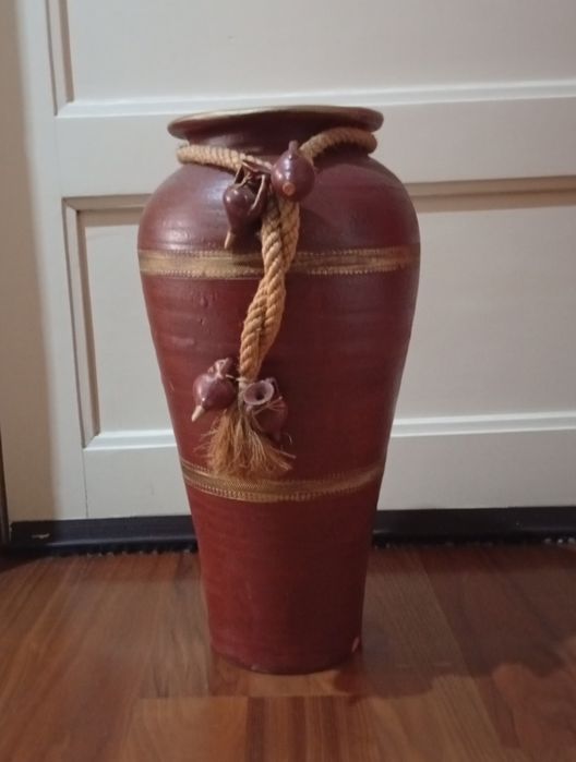 Jarro em barro decorativo