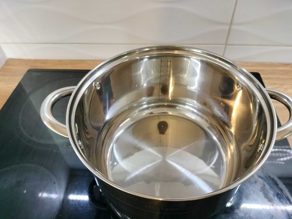 Garnek ciężkie dno porządny super jakość 1,5 litra nowy sprawny