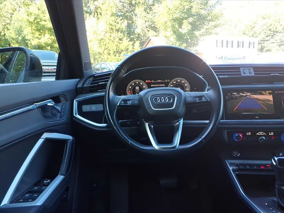 Audi Q3      2020
