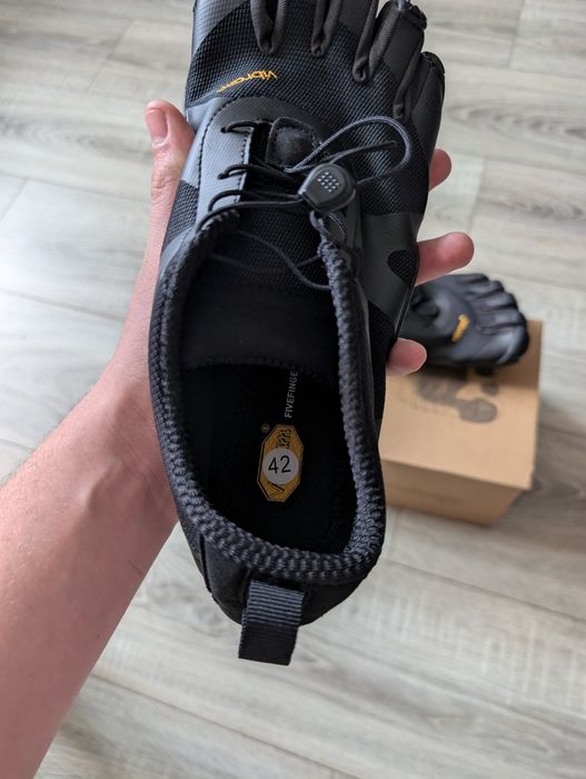 Vibram FiveFingers 42