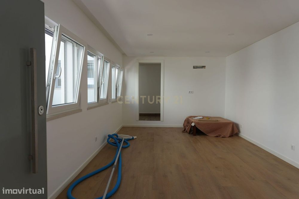 Luxuosa Moradia Nova na Costa da Caparica, Almada