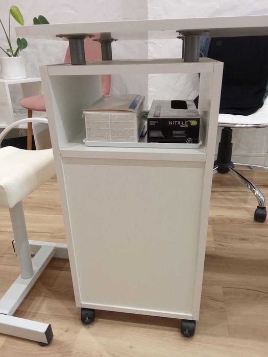 Vende-se mesa de manicure