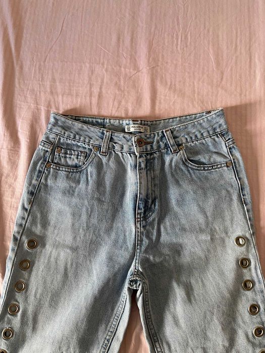 Jeans Pull&Bear azul-claro com ilhoses de lado, EUR 36