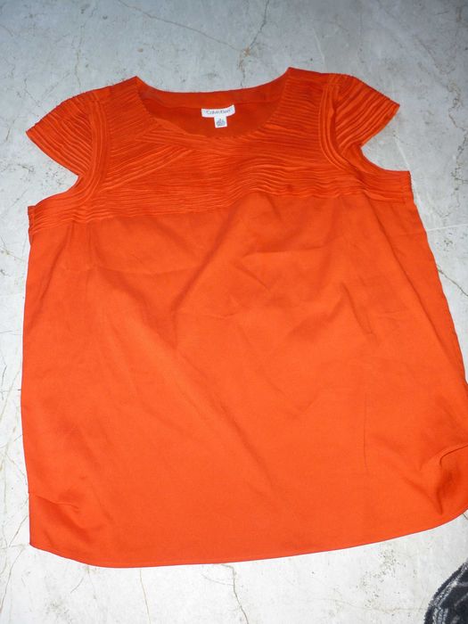 Calvin Klein bluzka z ładnymi drapowaniami