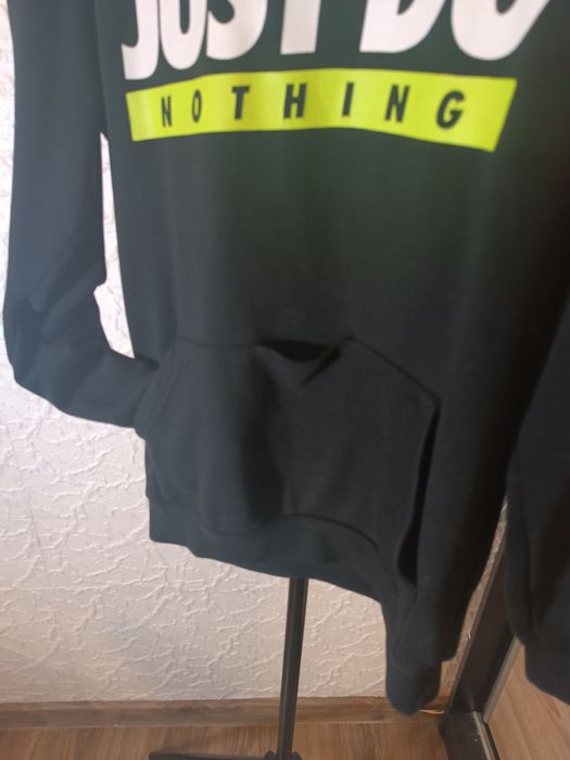 Bluza z napisem "Just Do Nothing"